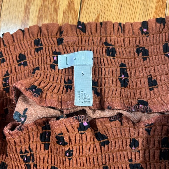 Stylish Brown Floral Women's Shorts - Picture 5 of 5